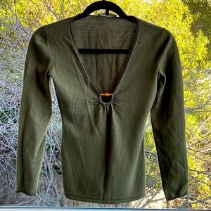 Gucci v-neck green sweater with bamboo clasp. Form fitting. Worn once.